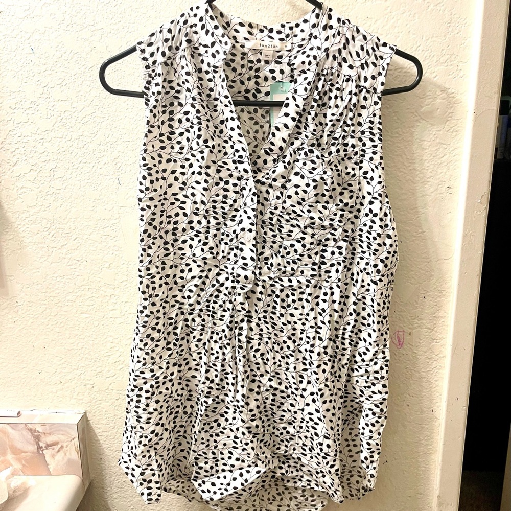 FUN2FUN Mackenzie Split Neck Sleeveless Top (Size M)